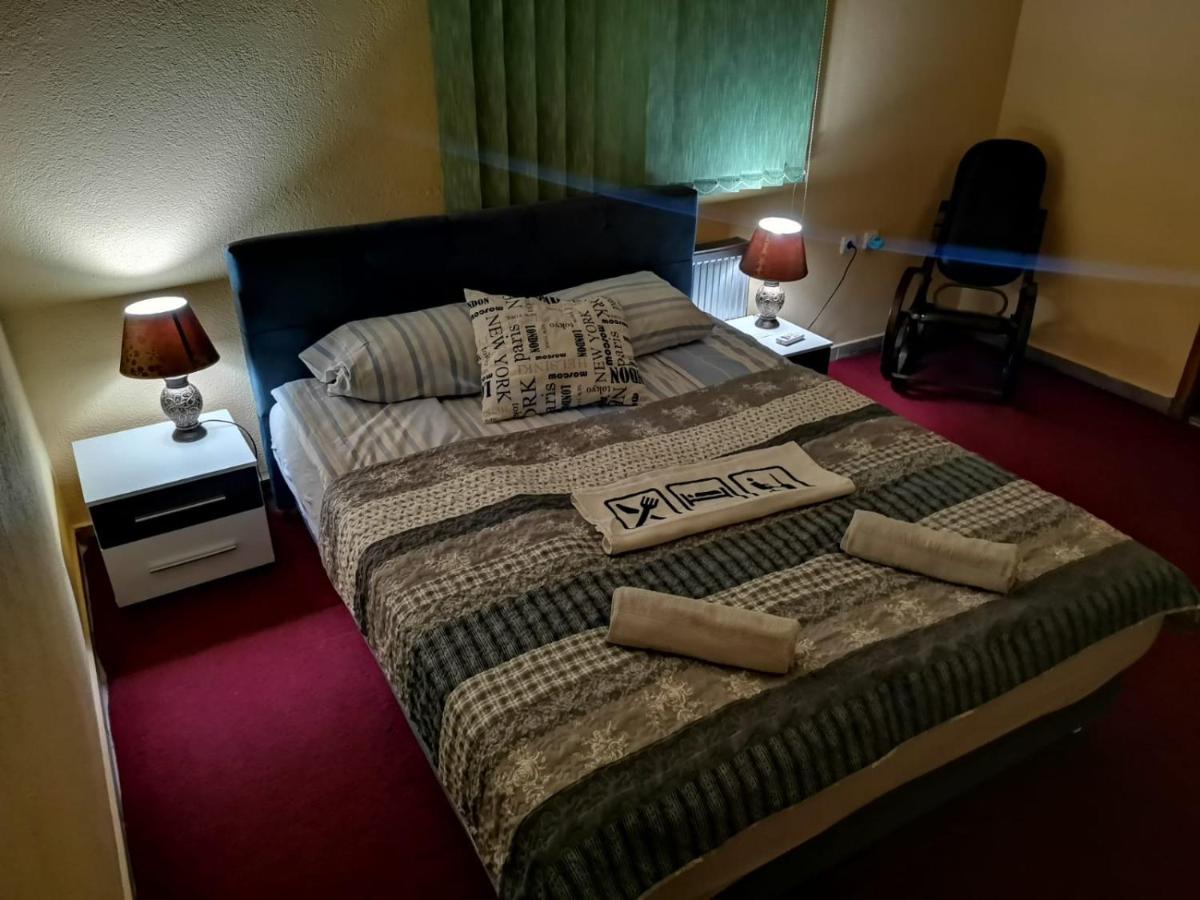 Apartman Nik-Rom Bosanska Gradiska Exterior photo